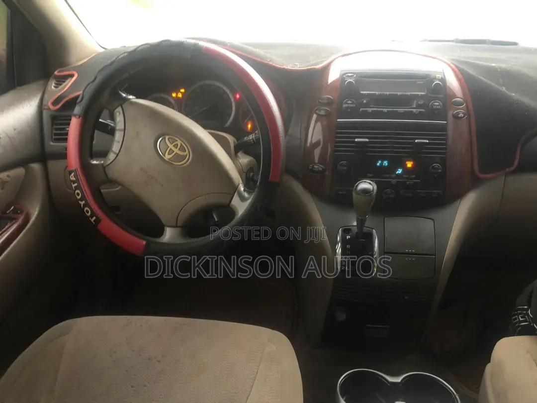 Toyota Sienna 2005 Red