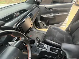Toyota Hilux 2022 White