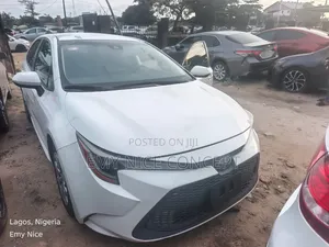 Toyota Corolla LE 2020 White