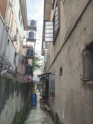 3bdrm Block of Flats in Ojuelegba for sale