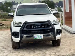 Toyota Hilux 2015 White