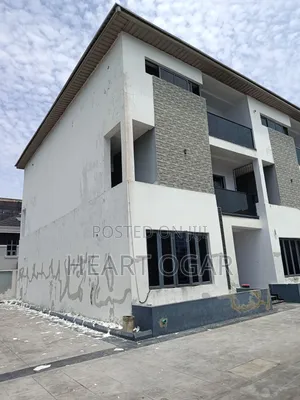 4bdrm Duplex in Lekki Phase1 for rent