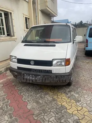 Volkswagen Transporter 2002 White