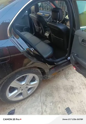Mercedes-Benz C250 2011 Black
