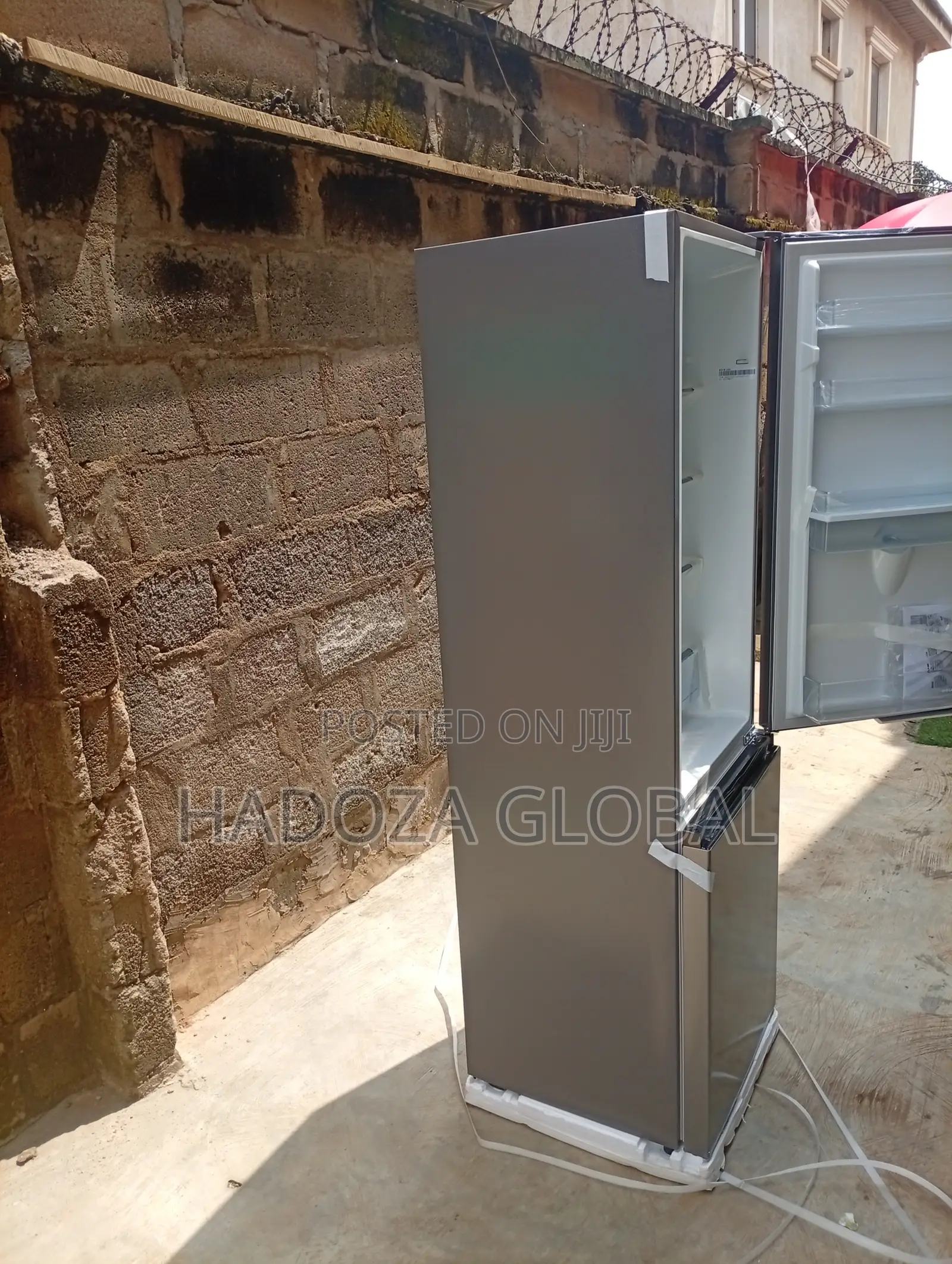 Hisense 35DCB – Stylish and Reliable Refrigeration Solution
