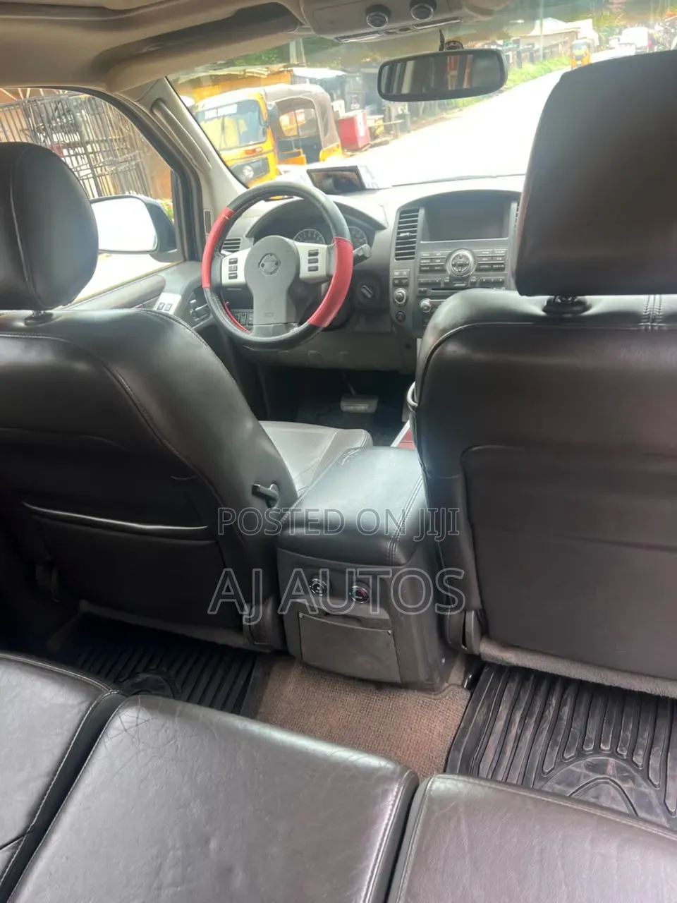 Nissan Pathfinder LE 4x4 2010 Black