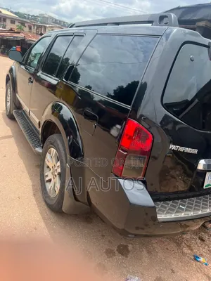 Nissan Pathfinder LE 4x4 2010 Black