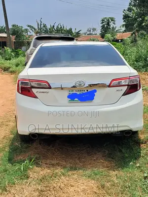 Toyota Camry XLE V6 4dr Sedan (3.5L 6cyl 6A) 2012 White