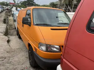 Volkswagen Transporter 2005 Orange