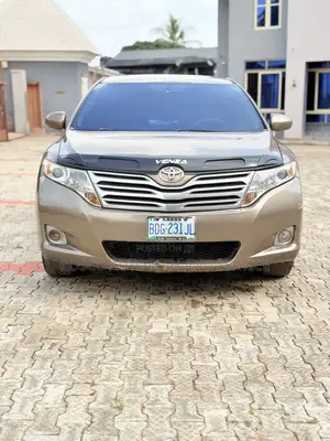 Toyota Venza LE 2010 Brown