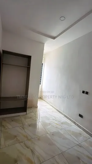 1bdrm Room & Parlour in Ikota for rent
