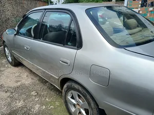 Toyota Corolla 2000 Silver