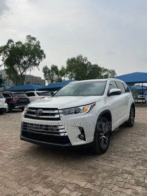 Toyota Highlander XLE 4x2 V6 (3.5L 6cyl 8A) 2018 White