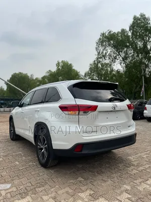 Toyota Highlander XLE 4x2 V6 (3.5L 6cyl 8A) 2018 White
