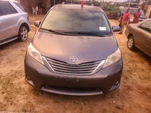 Toyota Sienna 2012