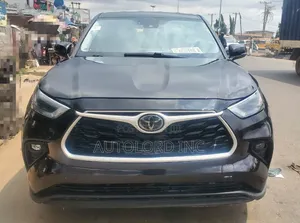 Toyota Highlander XLE 2021 Blue