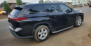 Toyota Highlander LE 2021 Blue