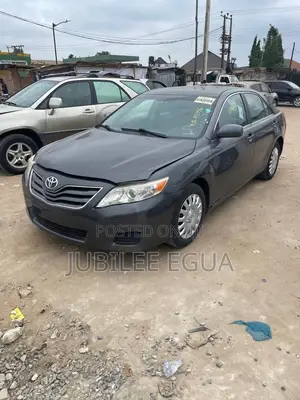 Toyota Camry LE 4dr Sedan (2.5L 4cyl 6AM) 2010 Gray
