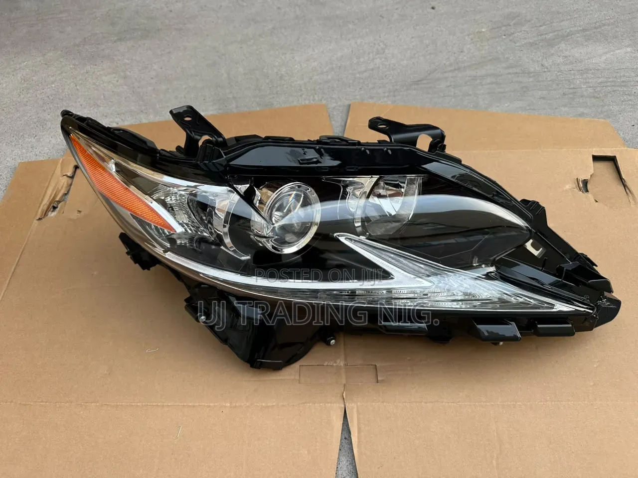 Headlight ES350 2018