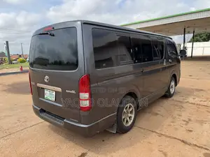 Toyota HiAce 1998 Grey