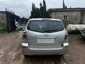 Toyota Verso 1.6 2009 Silver