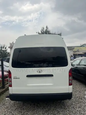 Toyota HiAce 2019 White