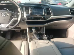 Toyota Highlander Limited 4x2 V6 (3.5L 6cyl 8A) 2018 Gray