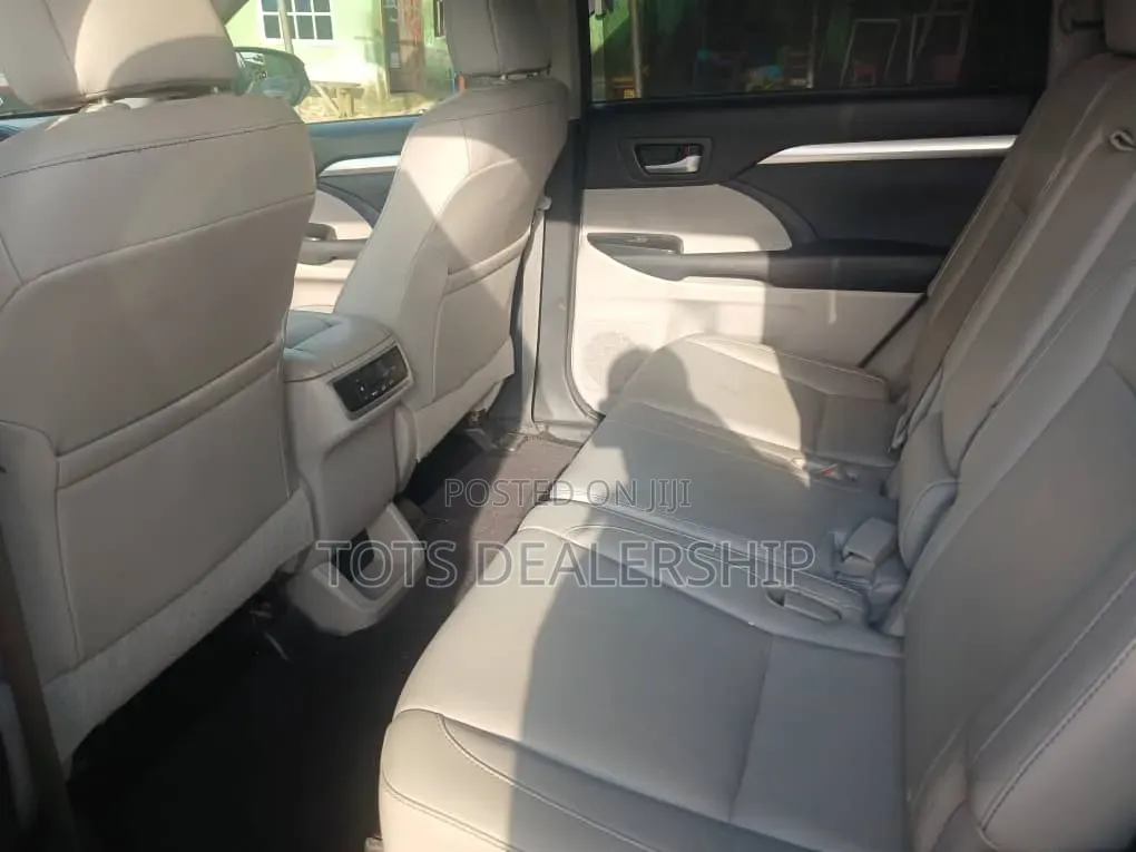 Toyota Highlander Limited 4x2 V6 (3.5L 6cyl 8A) 2018 Gray