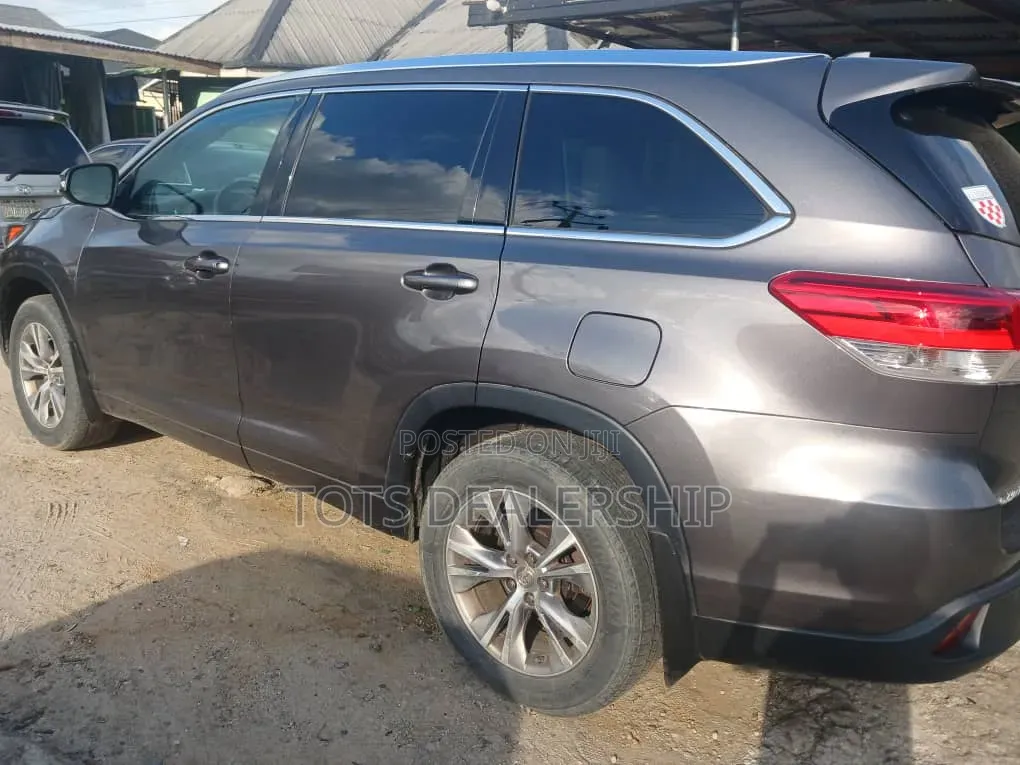 Toyota Highlander Limited 4x2 V6 (3.5L 6cyl 8A) 2018 Gray
