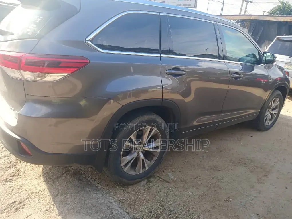 Toyota Highlander Limited 4x2 V6 (3.5L 6cyl 8A) 2018 Gray