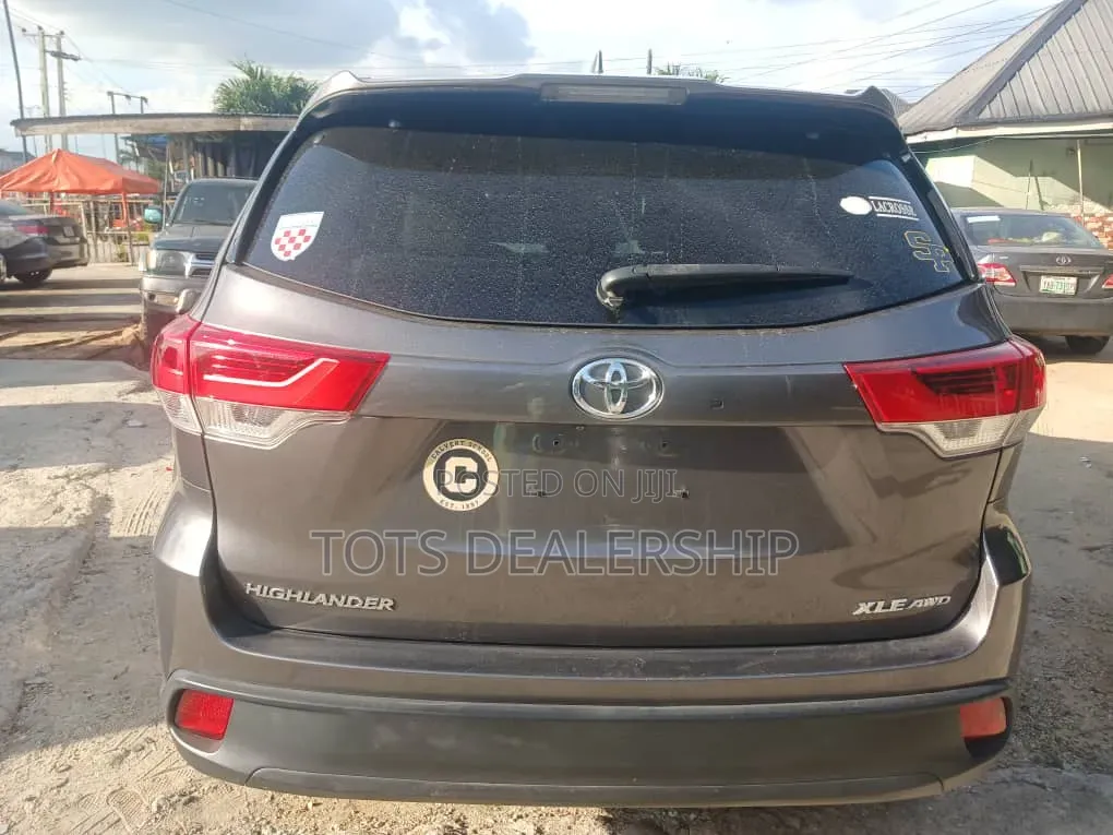 Toyota Highlander Limited 4x2 V6 (3.5L 6cyl 8A) 2018 Gray