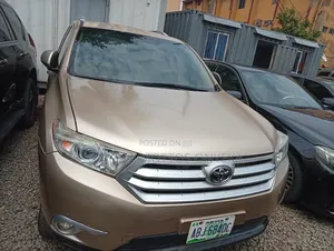Toyota Highlander Limited 2012 Gold