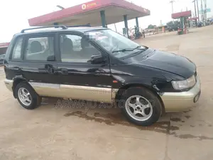 Mitsubishi SpaceRunner 2005 Blue