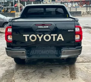 Toyota Hilux 2025 Black