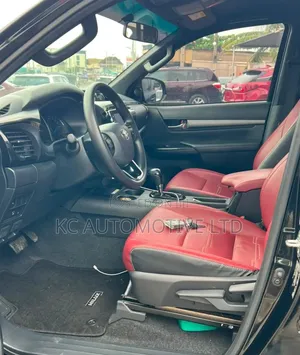 Toyota Hilux 2025 Black