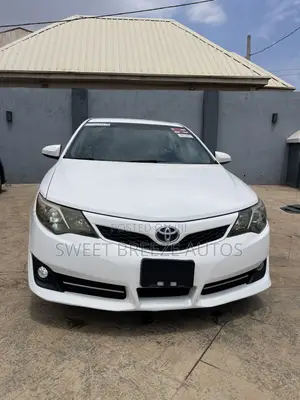 Toyota Camry SE 4dr Sedan (2.5L 4cyl 6A) 2013 White