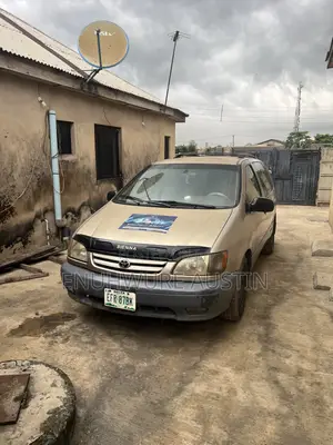 Toyota Sienna LE 2002 Gold