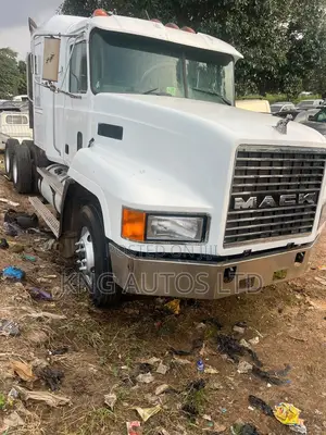 Mack CH Trailer Head
