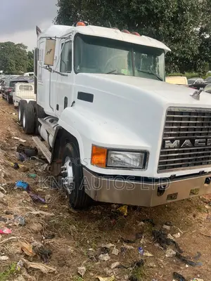 Mack CH Trailer Head