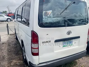 Toyota HiAce 2005 White