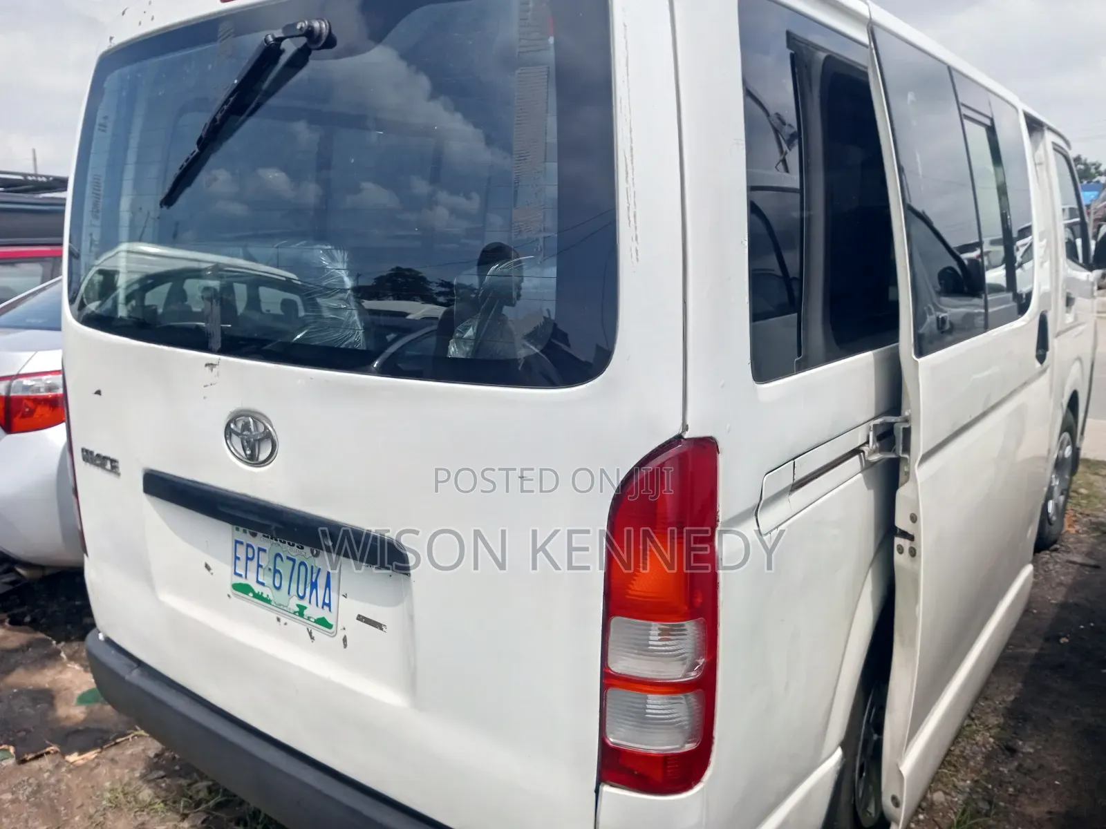 Toyota HiAce 2005 White