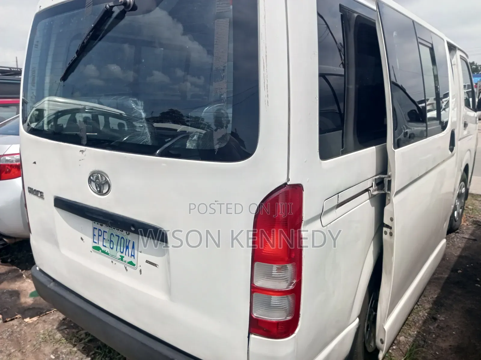 Toyota HiAce 2005 White