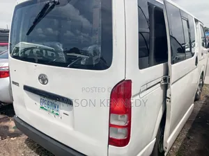 Toyota HiAce 2005 White