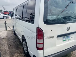 Toyota HiAce 2005 White