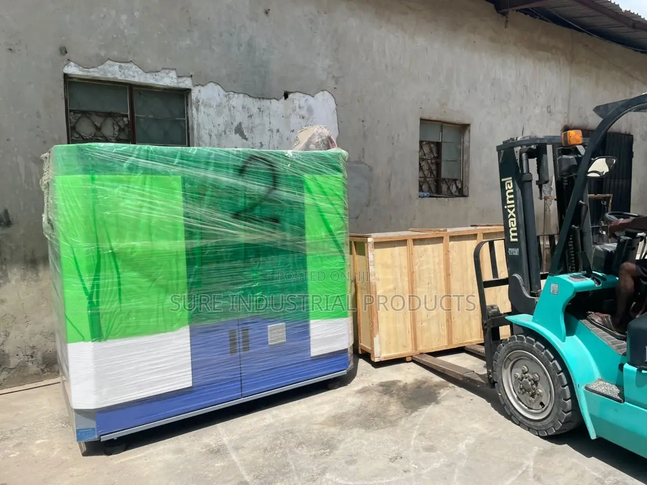 Brand New Automatic 3 Cavity Plastic Bottle Blowing Machine