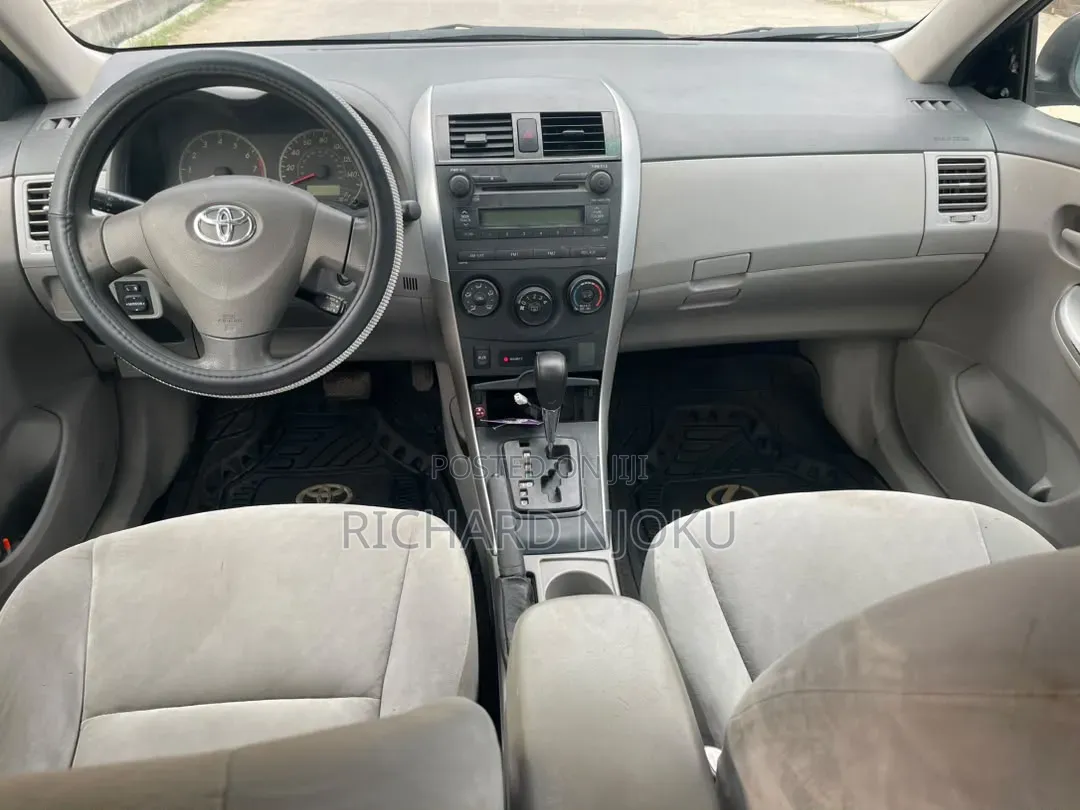 Toyota Corolla 2009 Gray