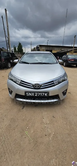 Toyota Corolla LE Premium 4dr Sedan (1.8L 4cyl CVT) 2015 Silver