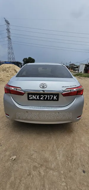 Toyota Corolla LE Premium 4dr Sedan (1.8L 4cyl CVT) 2015 Silver