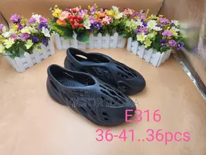 Premium Lightweight Black Clogs – Comfortable Everyday Footwear | Size