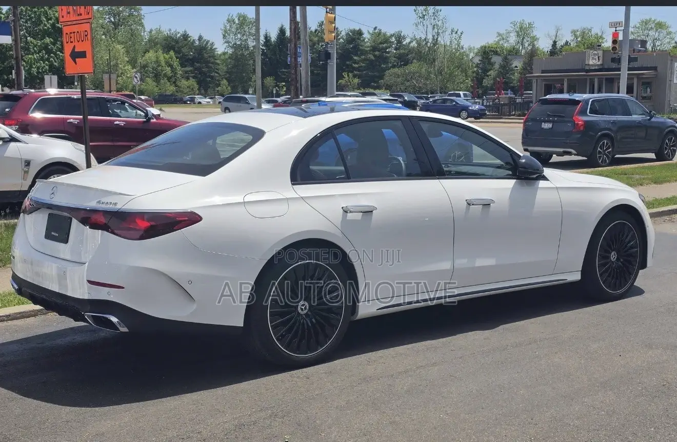 Mercedes-Benz E450 2025 White